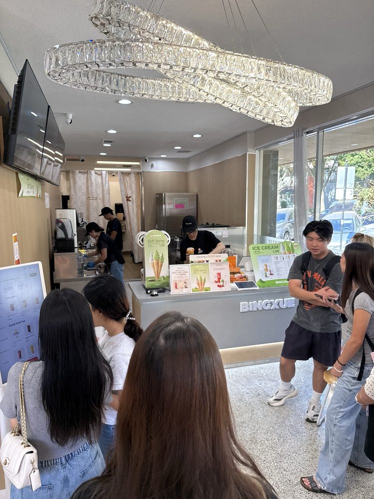 BINGXUE Tea & Ice Cream — interior
