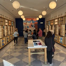 Warby Parker The Forum Carlsbad - Busy because it's great!