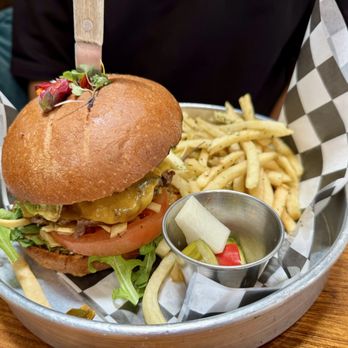 Berkeley Social Club - Cal Burger - Breakfast & Brunch Near Me - Berkeley, California