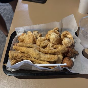 Dewey Destin Seafood - Mate's Platter - Seafood Near Me - Destin, Florida