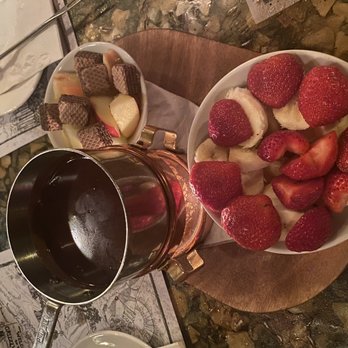 Grizzly House - Chocolate dessert fondue - Fondue Near Me - Banff, Alberta Grizzly House - Chocolate dessert fondue - Fondue Near Me - Banff, Alberta