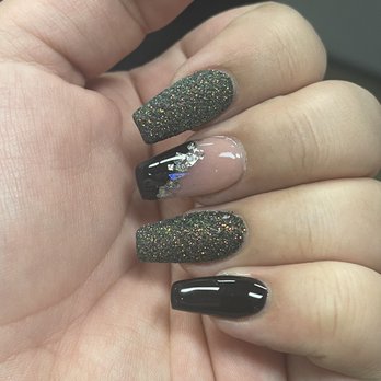 Favis Nail Salon - Ugly nails and rushed job!!! - Nail Salons Near Me - Detroit, Michigan Favis Nail Salon - Ugly nails and rushed job!!! - Nail Salons Near Me - Detroit, Michigan