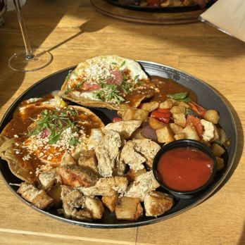 Pradera Brunch - Huevos Rancheros with chicken - Breakfast & Brunch Near Me - Baldwin Park, California Pradera Brunch - Huevos Rancheros with chicken - Breakfast & Brunch Near Me - Baldwin Park, California