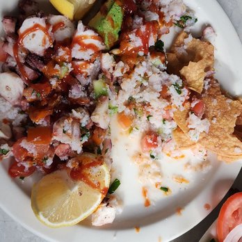 Mariscos El Puerto Escondido - Inglewood 1 - Ceviche de camarón y pulpo - Mexican Near Me - Inglewood, California Mariscos El Puerto Escondido - Inglewood 1 - Ceviche de camarón y pulpo - Mexican Near Me - Inglewood, California