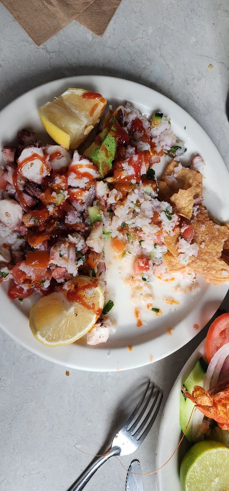Mariscos El Puerto Escondido - Inglewood 1