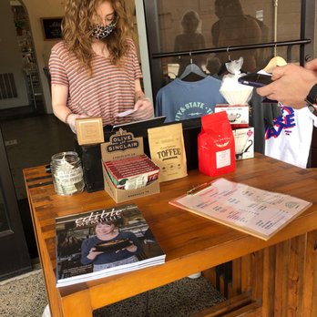 City & State - Social distancing taking orders outside. - Coffee & Tea Near Me - Memphis, Tennessee City & State - Social distancing taking orders outside. - Coffee & Tea Near Me - Memphis, Tennessee