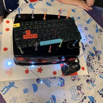 Spirit Made Cakes  - Key board cake with mouse for the pc gamer - Custom Cakes Near Me - Clovis , California