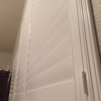 3 Day Blinds - Look closely, a crack by the hinge @ installation. And it was accompanied by two other cracks in the pair. - Shades & Blinds Near Me