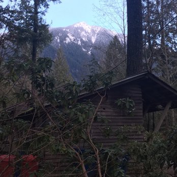 Roaring River Bed & Breakfast - Mountains on three sides of us! - Bed & Breakfast Near Me - North Bend, Washington