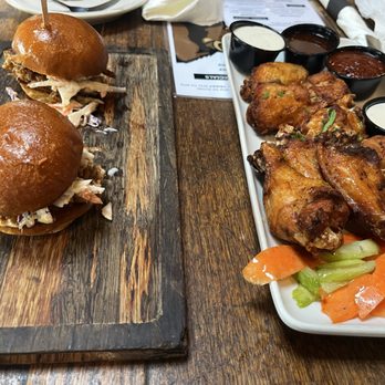 Buffalo Bill's Brewery - Happy hour Pulled Pork Sandwich and chicken wings - Pizza Near Me - Hayward, California