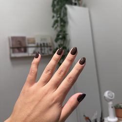 The 10 Tiny Canvases - Gel brown nails!