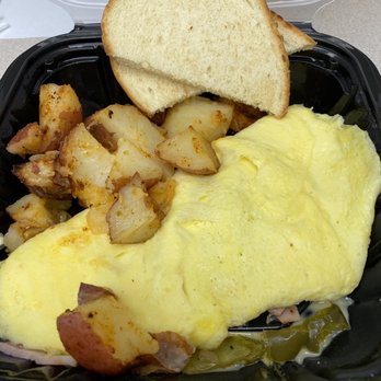 Famous Toastery - Western Omelette & Potatoes w/ toast - Breakfast & Brunch Near Me - Cary, North Carolina Famous Toastery - Western Omelette & Potatoes w/ toast - Breakfast & Brunch Near Me - Cary, North Carolina