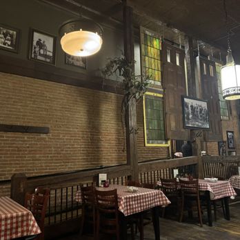 Vinny Vanucchi's - Italian Near Me - Dubuque, Iowa Vinny Vanucchi's - Italian Near Me - Dubuque, Iowa