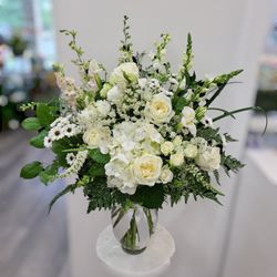 Lea's Flower Shop - Sympathy vase arrangement