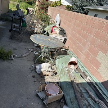 Lona's Gardening Service - Before cleaning. - Landscaping Near Me - Gardena, California Lona's Gardening Service - Before cleaning. - Landscaping Near Me - Gardena, California
