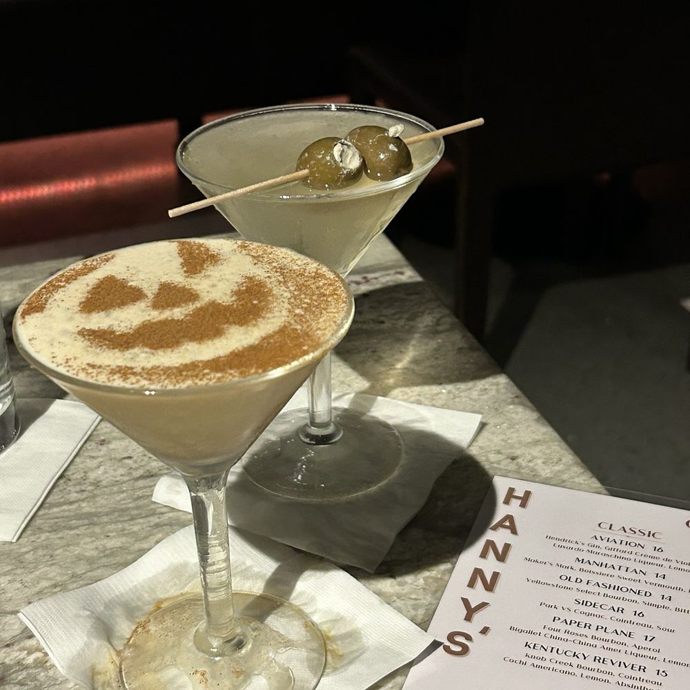 Hanny's - Blue cheese dirty martini Pumpkin chai martini - Lounges Near Me - Phoenix, Arizona