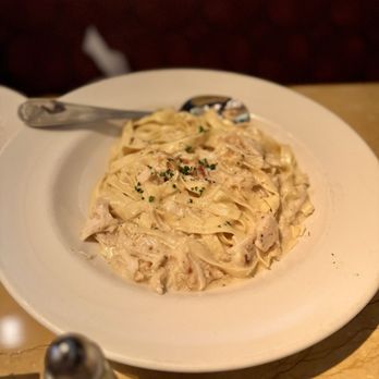 The Cheesecake Factory - Fettuccini Alfredo with chicken - Desserts Near Me - Annapolis, Maryland The Cheesecake Factory - Fettuccini Alfredo with chicken - Desserts Near Me - Annapolis, Maryland