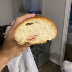 Maikel Bakery - Ham cachito with no ham