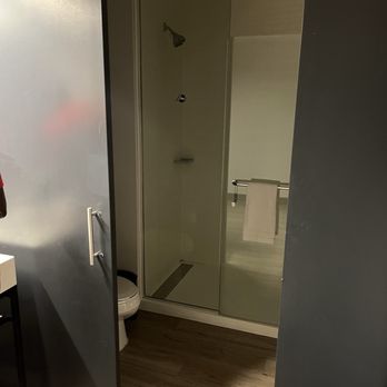 Aloft by Marriott Austin South - Shower - Hotels Near Me - Austin, Texas Aloft by Marriott Austin South - Shower - Hotels Near Me - Austin, Texas