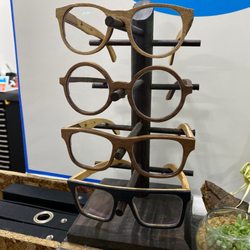 Óptica Krystalia - Wood made glasses