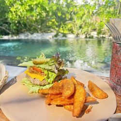 Be Tulum Hotel - Cheeseburger