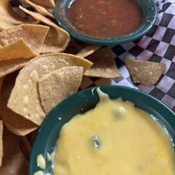 Restaurante Chile Bandera - Chips/salsa/chile con queso.