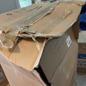 Acme Moving & Storage - Poorly packed box - Movers Near Me - Palm Desert, California Acme Moving & Storage - Poorly packed box - Movers Near Me - Palm Desert, California