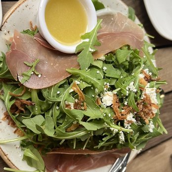 Vin 909 - Arugula and Prosciutto salad - New American Near Me - Annapolis, Maryland