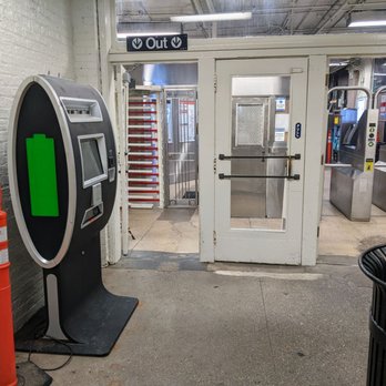 CTA - Sheridan - Heading out toward the red and white turnstile, past the charging station - Public Transportation Near Me - Chicago, Illinois