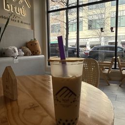 Omg Espresso Fresh Milk Brown Sugar is AMAZING!!!! Y'all have to try it!!! The place is beautiful, the people is so nice! Loved it!