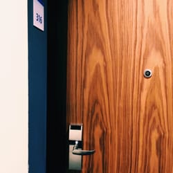 Holiday Inn Express Airport - Drzwi na kartę magnetyczną