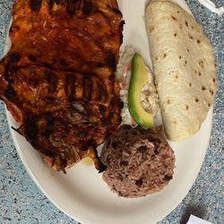 Sabores De Mi Tierra - Pollo asado, gallo Pinto, tortillita