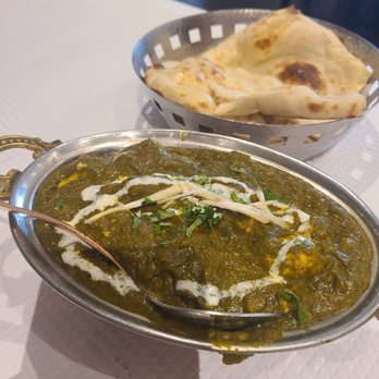 Saffron - Sag paneer - Indian Near Me - Luz, 08
