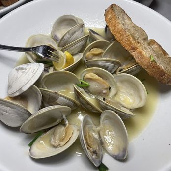 Lure Fish House - 11/20/23 - Steamed Little Neck Clams HH$15 - Seafood Near Me - Camarillo, California Lure Fish House - 11/20/23 - Steamed Little Neck Clams HH$15 - Seafood Near Me - Camarillo, California
