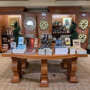 Hearst Castle Visitor Center - Visitor Centers Near Me - San Simeon, California Hearst Castle Visitor Center - Visitor Centers Near Me - San Simeon, California