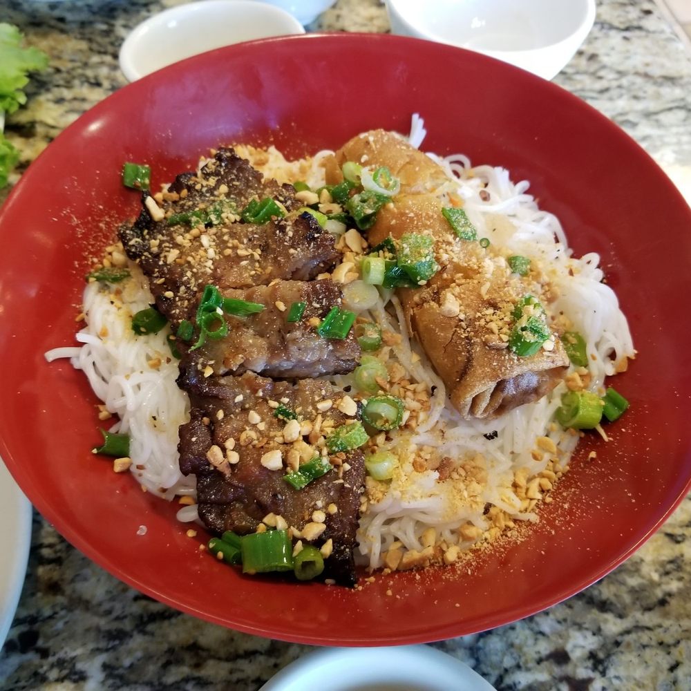 Da Vang Restaurant - #36. Bun chow with BBQ pork and an egg roll. - Vietnamese Near Me - Phoenix, Arizona Da Vang Restaurant - #36. Bun chow with BBQ pork and an egg roll. - Vietnamese Near Me - Phoenix, Arizona
