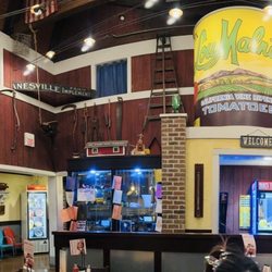 Lou Malnati's Pizzeria - Lovely rustic ambience