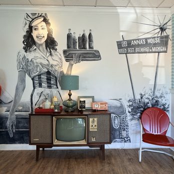 Anna's House - Holland - Interior decor - Breakfast & Brunch Near Me - Holland, Michigan