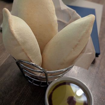 Zaytinya - Pita bread comes with delicious olive oil and pomegranate molasses - Greek Near Me - Culver City, California
