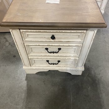 Gorilla Oak Trucking - Furniture piece - Movers Near Me Gorilla Oak Trucking - Furniture piece - Movers Near Me