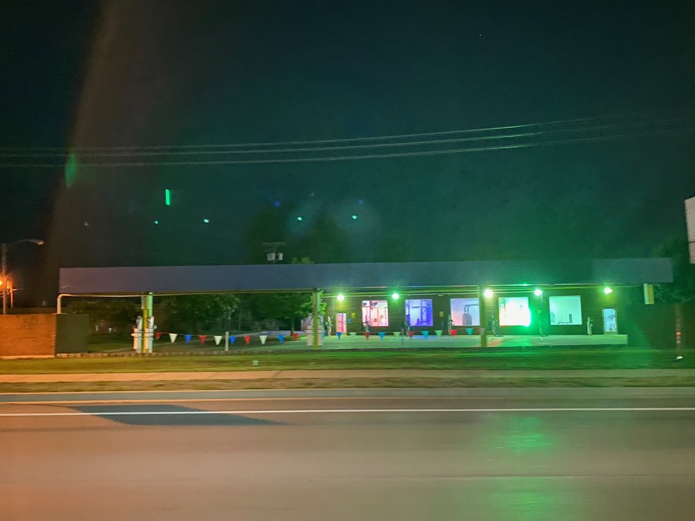 BREEZER’S EXPRESS WASH 1279 South Water Ave, Gallatin, Tennessee