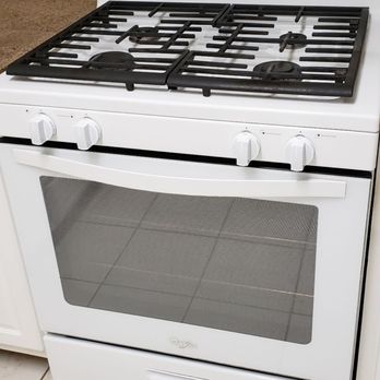 The Arbors - 1xq gas stove and oven. Mine is pretty strong! Front 2 are power burners, back right is an acusimmer. The fan isn't too loud. - Apartments Near Me - Davis, California