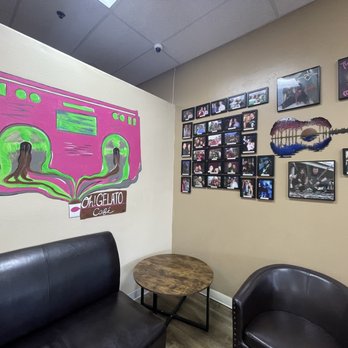 Oh Gelato - a room with a couch and a table - Gelato Near Me - Seminole, Florida Oh Gelato - a room with a couch and a table - Gelato Near Me - Seminole, Florida