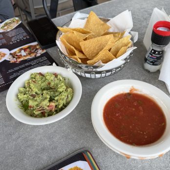 El Mazatlan - Chips & Salsa + Guacamole - Mexican Near Me - Cave City, Kentucky