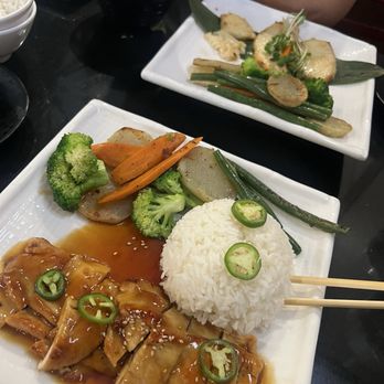 Hanami Sushi - Grilled Chilean Seabass & Chicken Breast Teriyaki - Sushi Bars Near Me - Calabasas, California