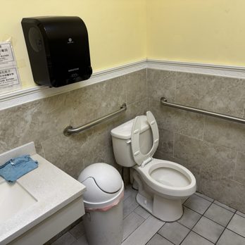Hunan Wok - Bathroom - Chinese Near Me - Orange Park, Florida Hunan Wok - Bathroom - Chinese Near Me - Orange Park, Florida