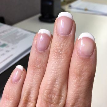 L Beauty  - A full 2 weeks later, and aside from my nails growing out, my gel manicure is still kicking!  No chips or cracks after 14 days! - Nail Salons Near Me - Pasadena, California