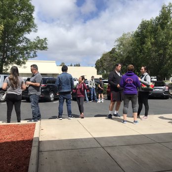 Bill's Cafe - Crowded on a Memorial Day holiday...people still waiting outside - Breakfast & Brunch Near Me - Fremont, California