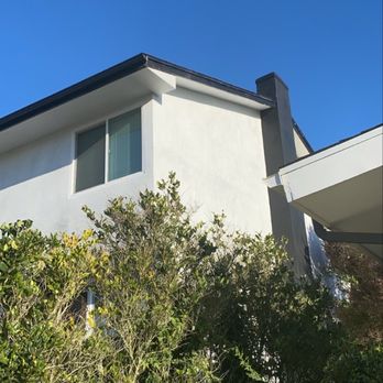 We Do It Custom - This side is fully dry you can't see how nice and clean it looks, fire place is also smooth stuccoed black - General Contractors Near Me