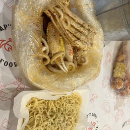 Pick 2 Boiler Combo (King Crab, Snow Crab, and Calamari) Garlic Noodles